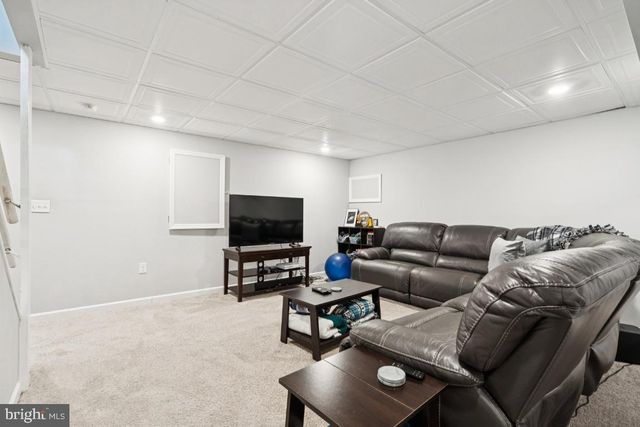 24 WHITECHAPEL DR, Mount Laurel, NJ 08054