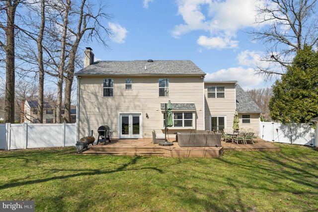 24 WHITECHAPEL DR, Mount Laurel, NJ 08054