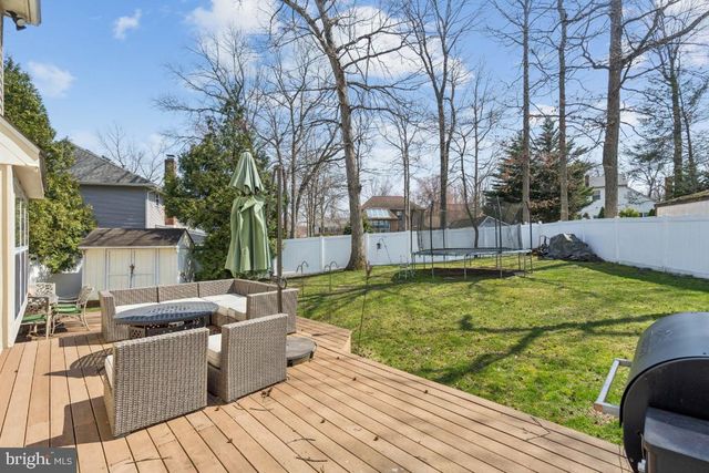 24 WHITECHAPEL DR, Mount Laurel, NJ 08054