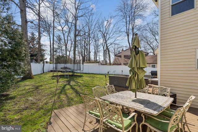 24 WHITECHAPEL DR, Mount Laurel, NJ 08054