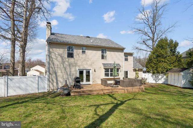24 WHITECHAPEL DR, Mount Laurel, NJ 08054