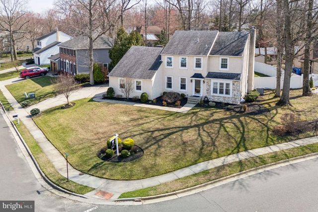 24 WHITECHAPEL DR, Mount Laurel, NJ 08054