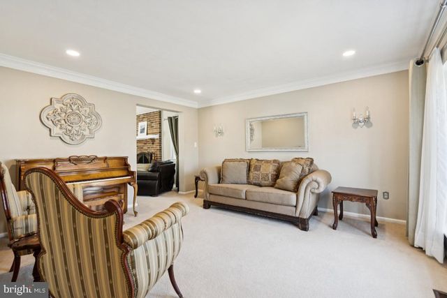 24 WHITECHAPEL DR, Mount Laurel, NJ 08054