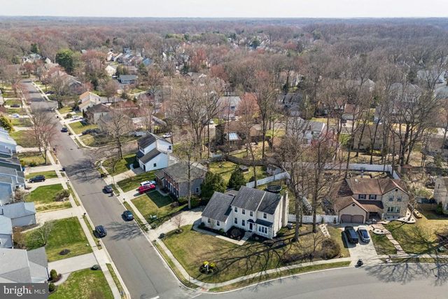 24 WHITECHAPEL DR, Mount Laurel, NJ 08054