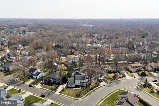 24 WHITECHAPEL DR, Mount Laurel, NJ 08054