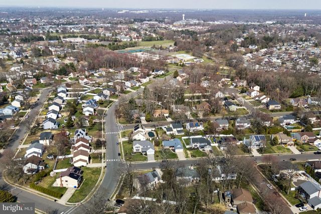 24 WHITECHAPEL DR, Mount Laurel, NJ 08054