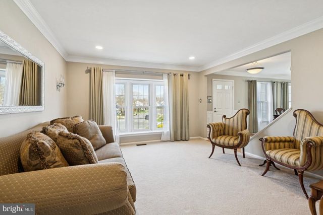 24 WHITECHAPEL DR, Mount Laurel, NJ 08054