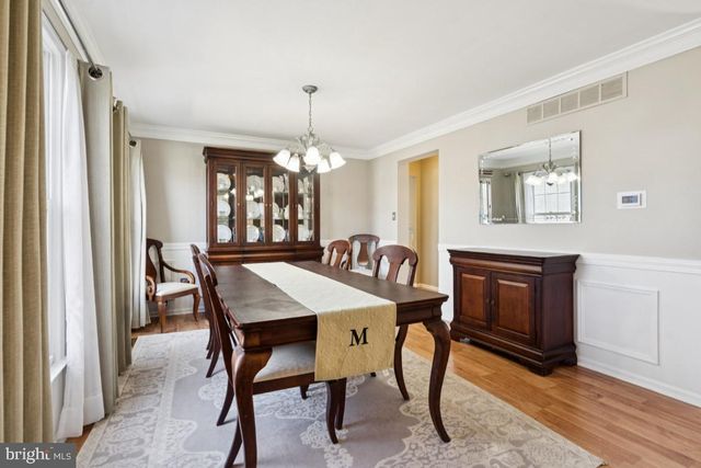 24 WHITECHAPEL DR, Mount Laurel, NJ 08054