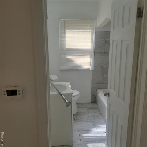 8229 Carlin Street, Detroit, MI 48228