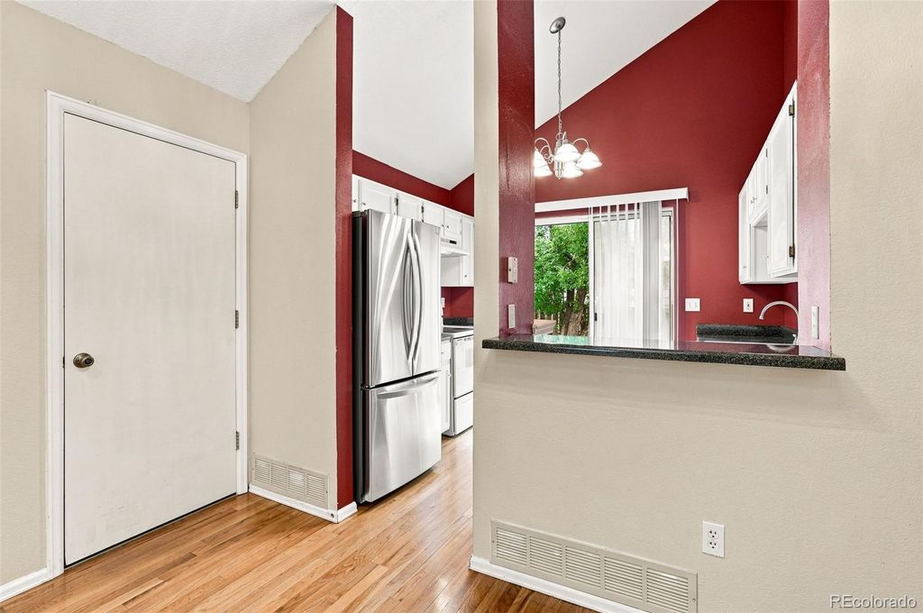 Image 11 of property listing at 9269 Hickory Circle, Highlands Ranch, CO 80126