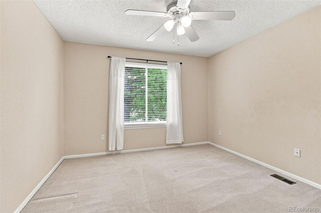 Image 15 of property listing at 9269 Hickory Circle, Highlands Ranch, CO 80126