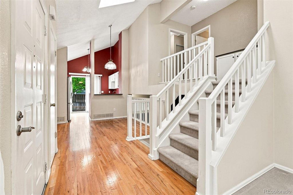 Image 5 of property listing at 9269 Hickory Circle, Highlands Ranch, CO 80126