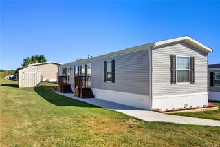 230 E MacGregor Court, Highland Charter Township, MI 48357