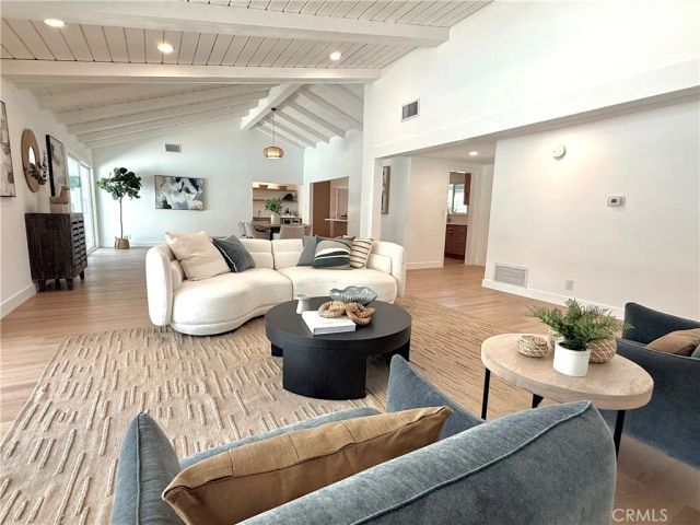 9537 Jellico Avenue, Northridge, CA 91325