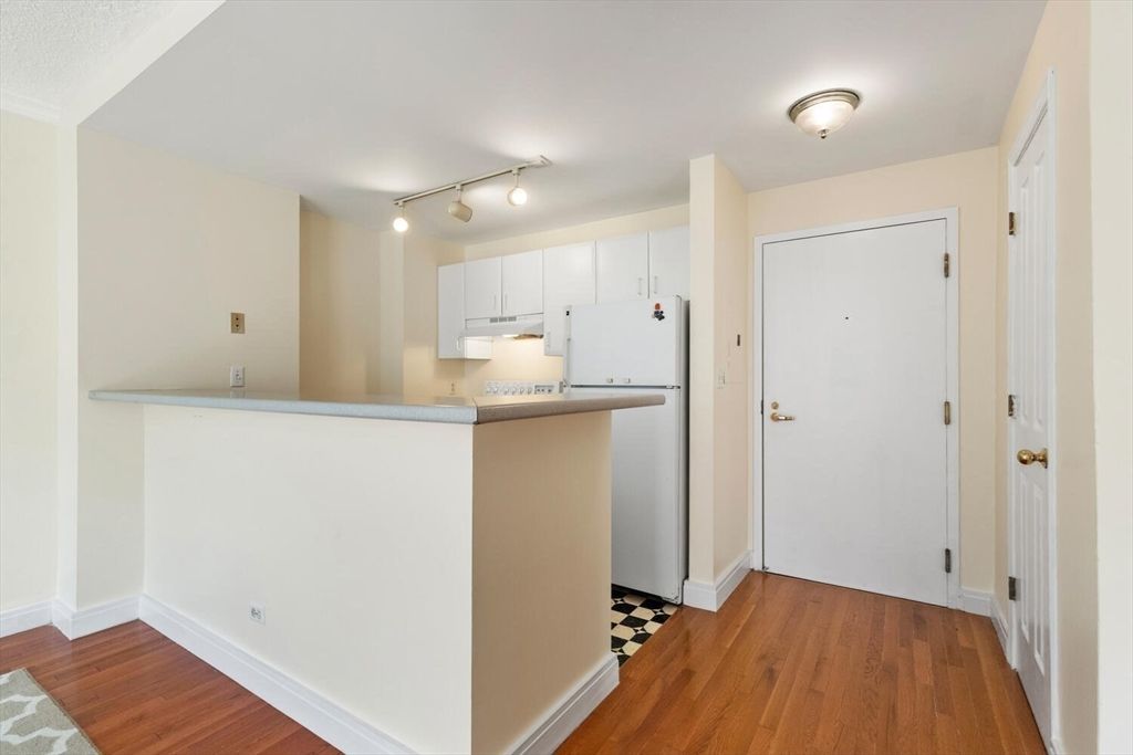 534 Beacon St 302, Boston, MA 02215