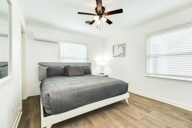 105 Marlin Avenue, Galveston, TX 77550