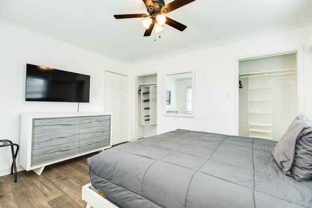 105 Marlin Avenue, Galveston, TX 77550