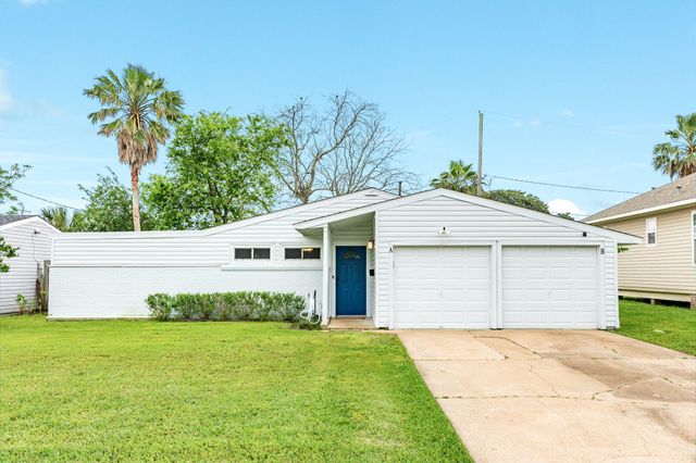 105 Marlin Avenue, Galveston, TX 77550