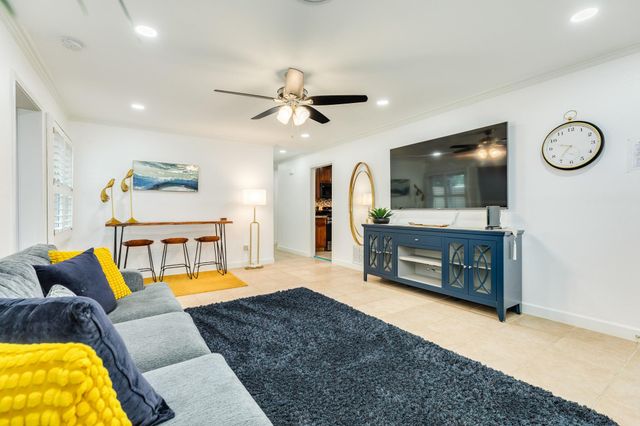 105 Marlin Avenue, Galveston, TX 77550