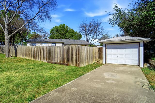 2900 Broadview Drive, Sansom Park, TX 76114