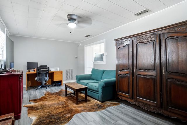 2900 Broadview Drive, Sansom Park, TX 76114