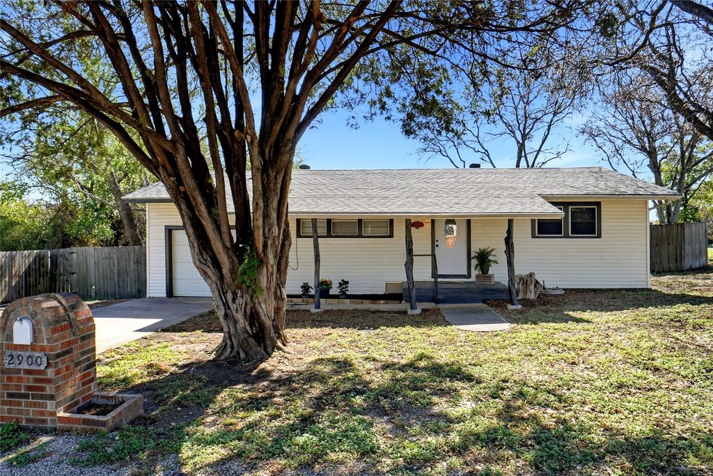 2900 Broadview Drive, Sansom Park, TX 76114
