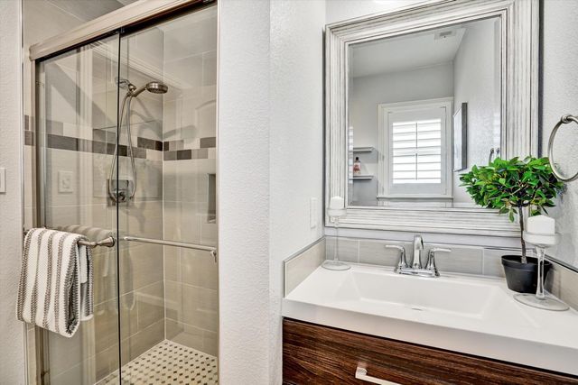 13921 Tahiti Rd, San Leandro, CA 94577