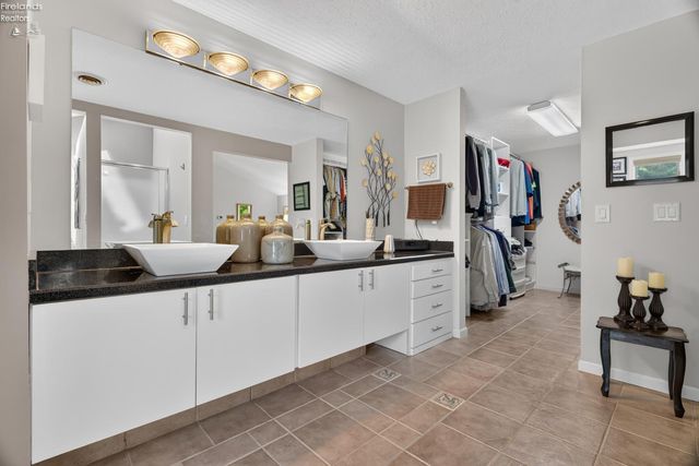 1193 Wildwood Drive, Vermilion, OH 44089