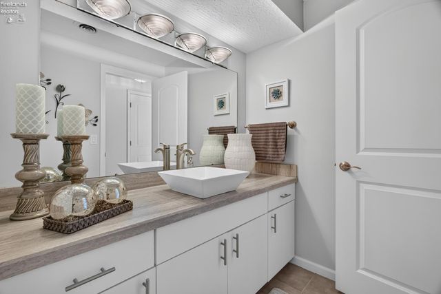 1193 Wildwood Drive, Vermilion, OH 44089