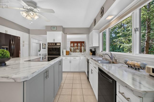 1193 Wildwood Drive, Vermilion, OH 44089