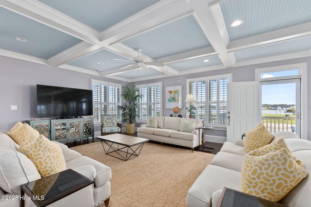 104 Gallants Lane, Beaufort, NC 28516