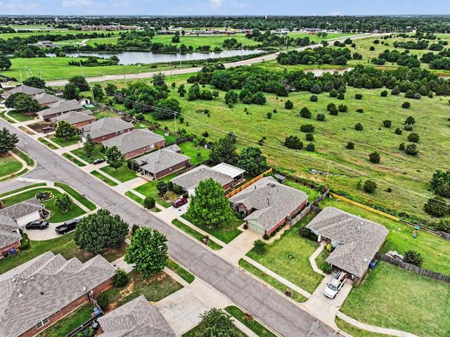 2513 Broadwell Oaks Drive, Norman, OK 73071