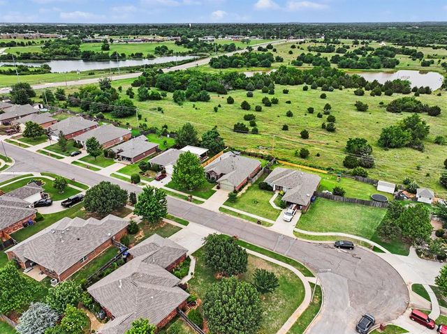 2513 Broadwell Oaks Drive, Norman, OK 73071