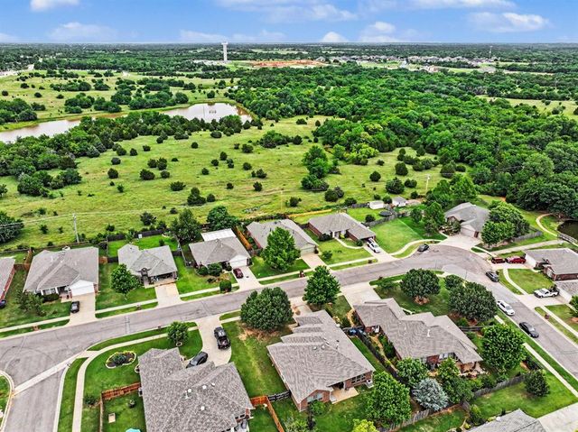 2513 Broadwell Oaks Drive, Norman, OK 73071