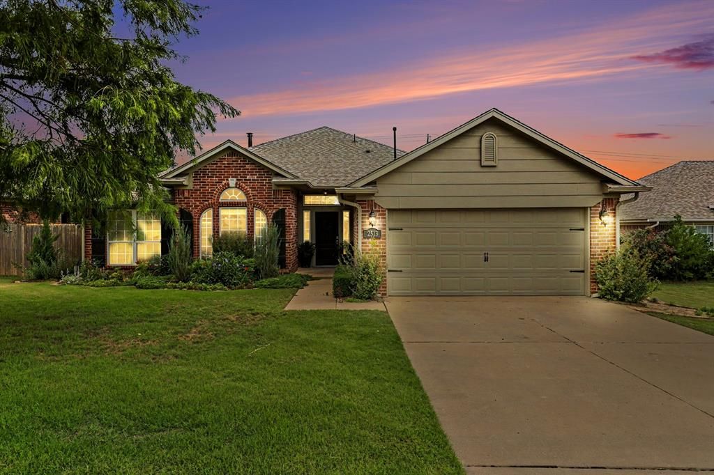 2513 Broadwell Oaks Drive, Norman, OK 73071