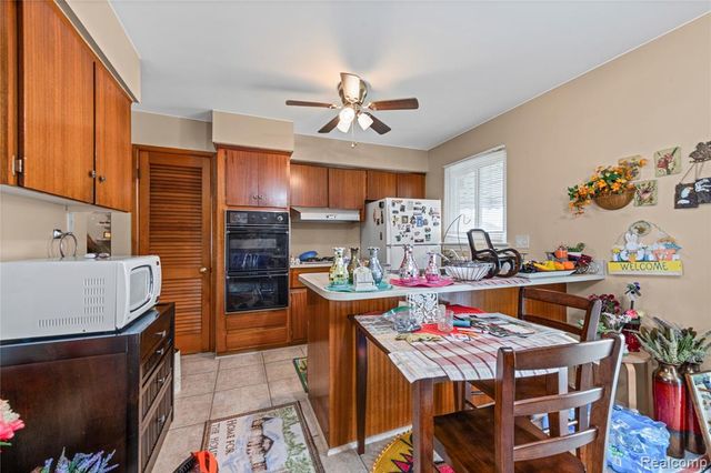 30955 Iroquois Drive, Warren, MI 48088