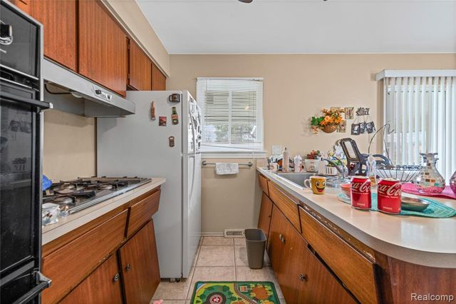 30955 Iroquois Drive, Warren, MI 48088