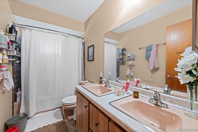 30955 Iroquois Drive, Warren, MI 48088