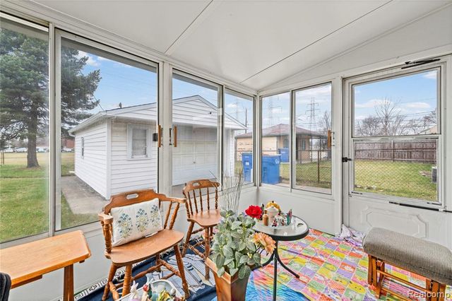 30955 Iroquois Drive, Warren, MI 48088