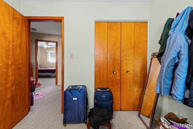 30955 Iroquois Drive, Warren, MI 48088