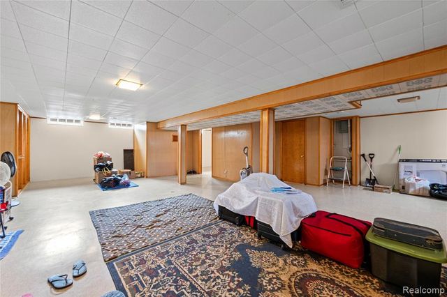 30955 Iroquois Drive, Warren, MI 48088