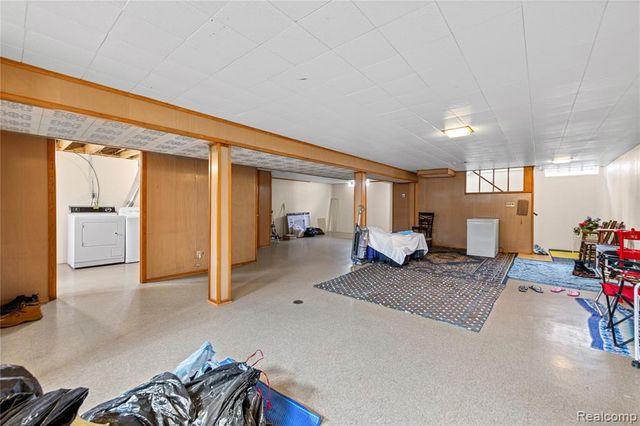 30955 Iroquois Drive, Warren, MI 48088