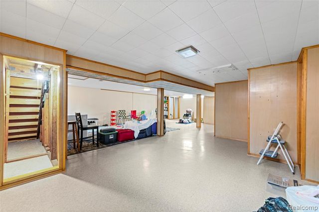 30955 Iroquois Drive, Warren, MI 48088