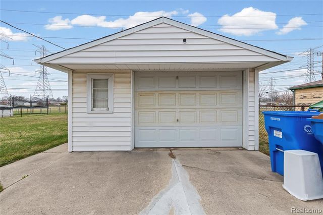 30955 Iroquois Drive, Warren, MI 48088