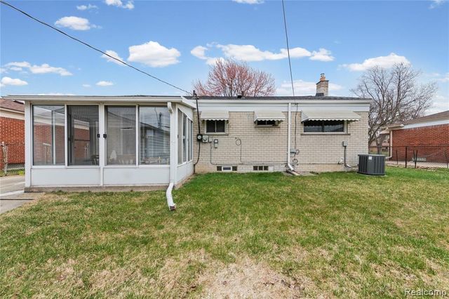 30955 Iroquois Drive, Warren, MI 48088