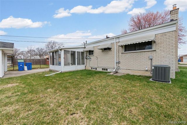 30955 Iroquois Drive, Warren, MI 48088