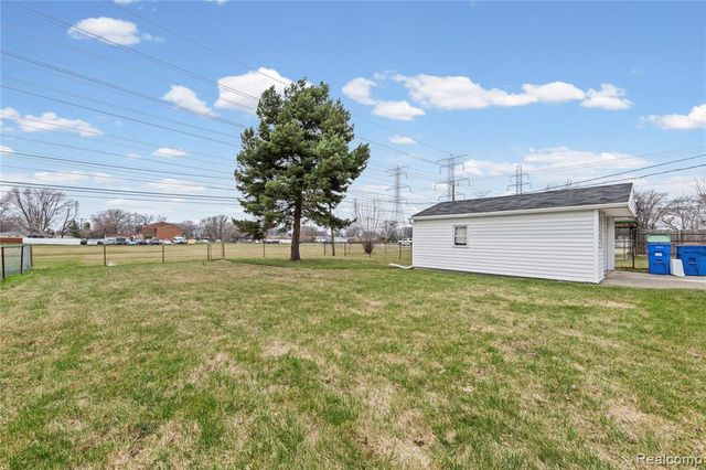 30955 Iroquois Drive, Warren, MI 48088