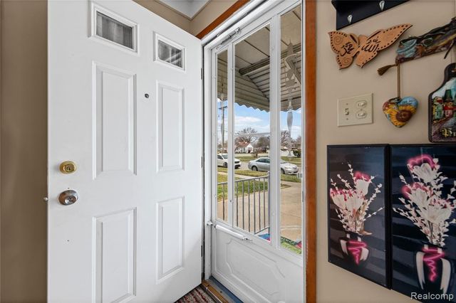 30955 Iroquois Drive, Warren, MI 48088