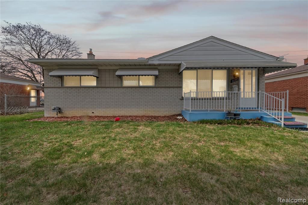 30955 Iroquois Drive, Warren, MI 48088