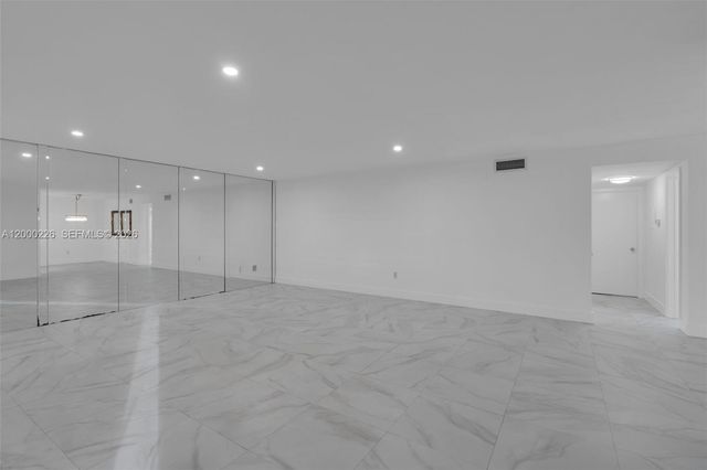 11960 NE 19th Dr 15, North Miami, FL 33181